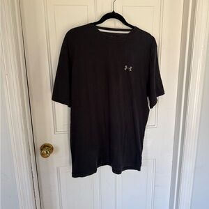 Under Armour Men's Black T-Shirt men’s medium